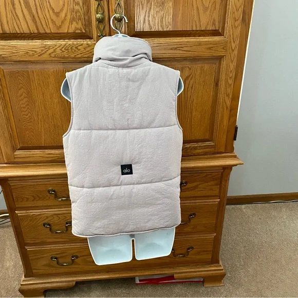 Alo Gold Rusher Puffer Vest Light Purple Women’s Sz Small Comfy Warm RARE COLOR - Picture 8 of 13